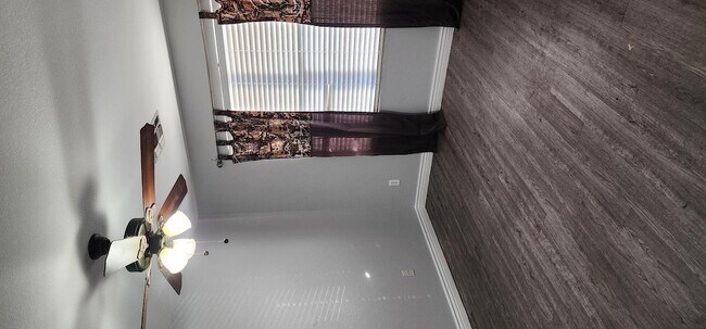 Building Photo - 9124 W Elm St