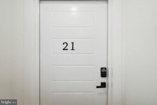 Building Photo - 2000 N Front St