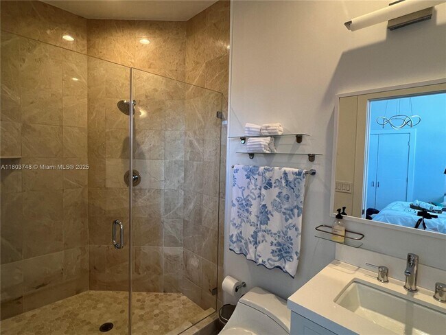 Building Photo - 848 Brickell Key Dr