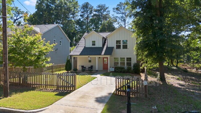 Building Photo - 1120 Wedgewood Dr NW