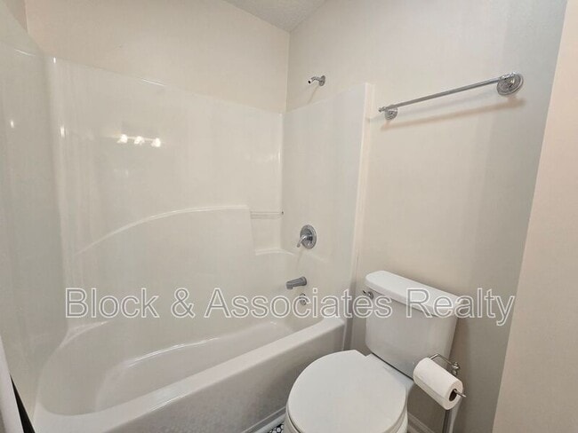 Building Photo - 110 Westbrook Ct