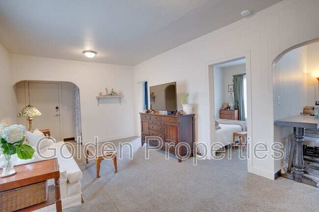 Building Photo - 944 N 7th St