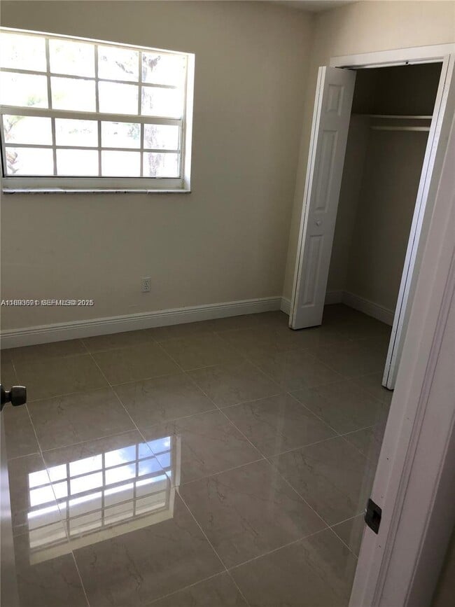 Building Photo - 4120 SW 25th St