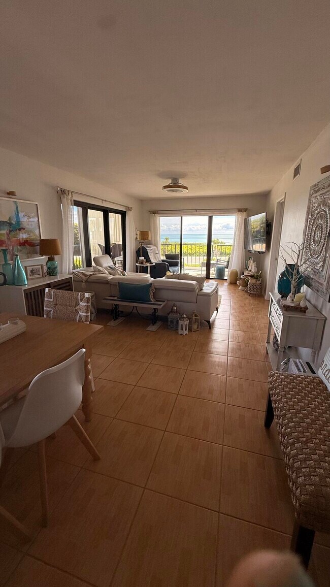 Building Photo - 5159 N Hwy A1A