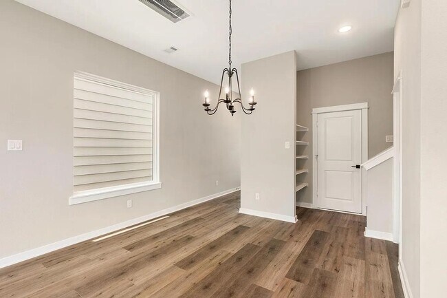 Building Photo - 6712 Parker Oaks Ln