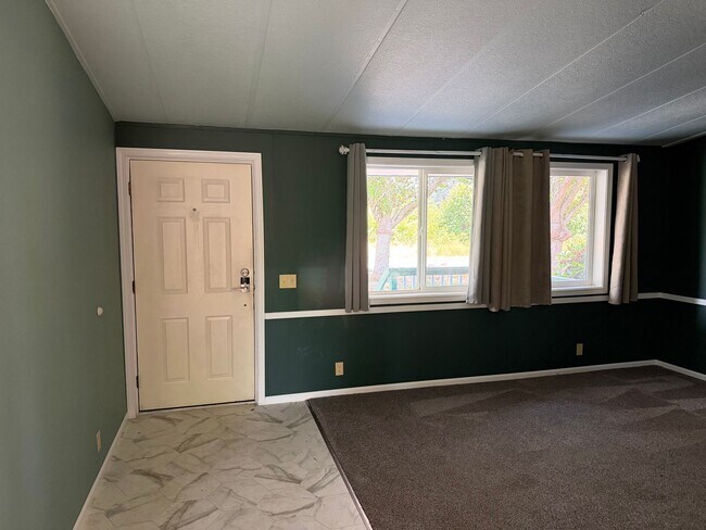 Building Photo - 3-bedroom 2 bath house in Springfield!