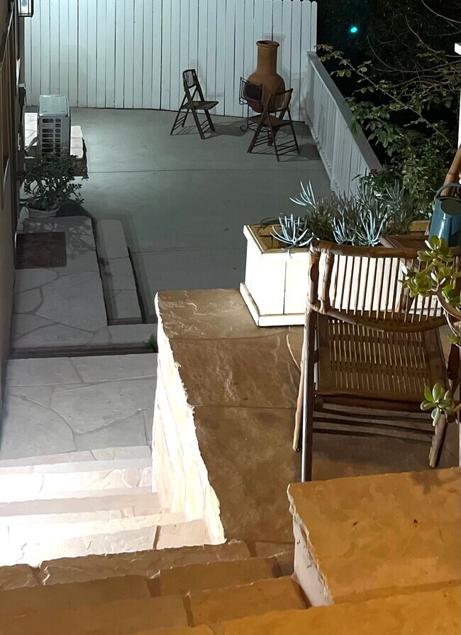 Building Photo - 1552 Crater Ln