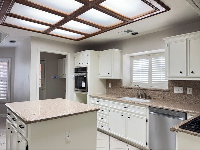 Building Photo - 6926 Hearthside Dr