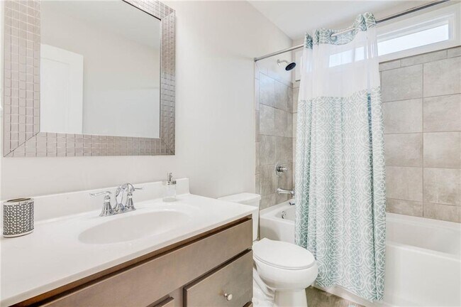 Building Photo - 1855 Kingsbury Dr