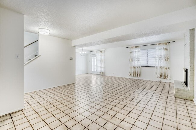 Building Photo - 6601 Skycrest Dr