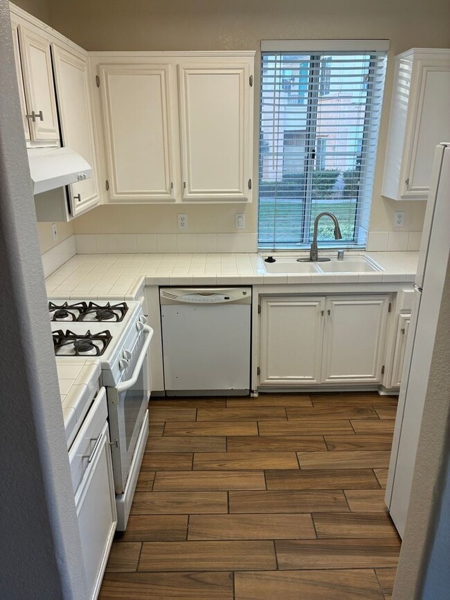 Building Photo - Beautiful 1 Bed 1 Bath in a great community