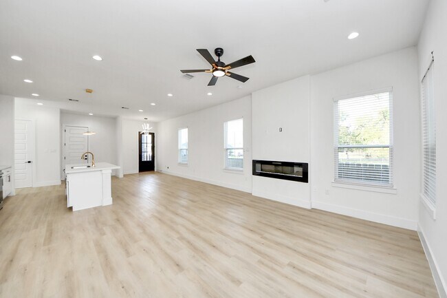 Building Photo - 3508 Omega St