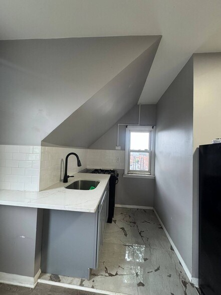 Building Photo - 72 Linden Ave