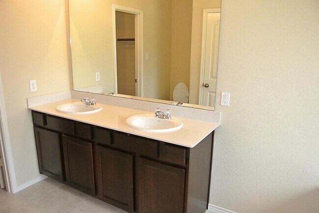 Building Photo - 1742 Parkside Shrs Ln