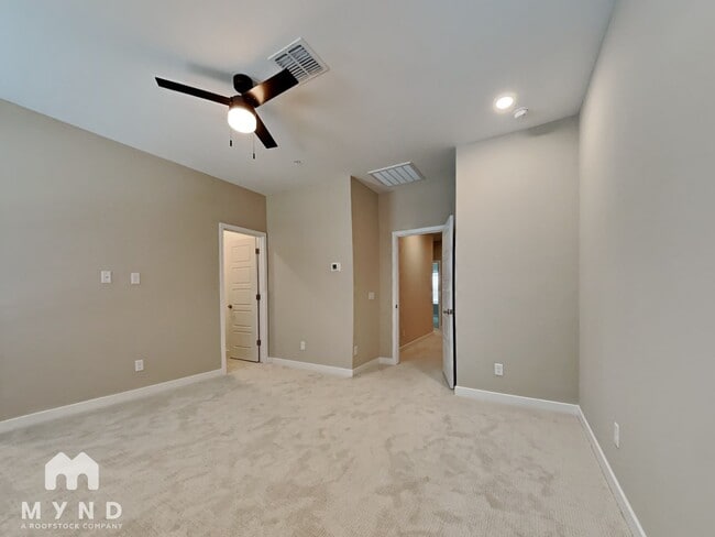 Building Photo - 2241 W Echo Ln