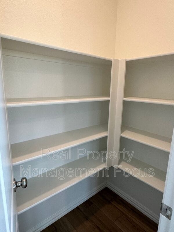 Building Photo - 239 Jenkinson Dr