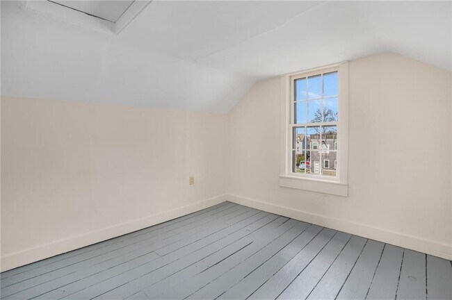 Building Photo - 14 Elm St