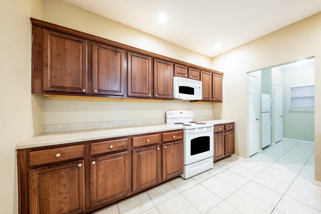 Building Photo - 2809 E 22nd St