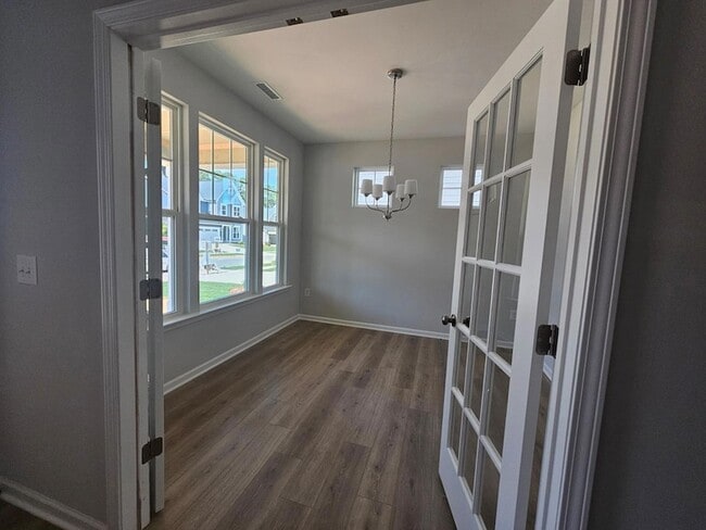 Building Photo - 3127 Armeria Dr