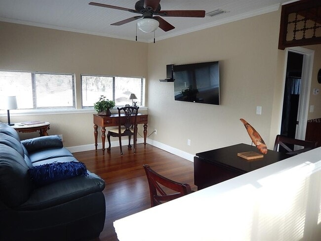 Building Photo - 16909 Franklin Ave