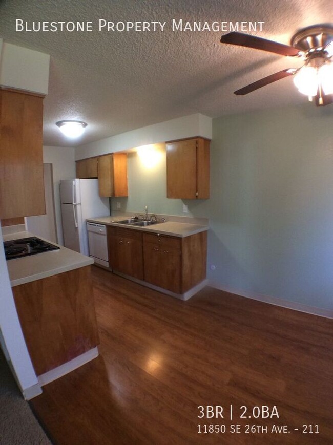 Building Photo - 2nd Floor 3 bedroom/2 bath.  Available app...