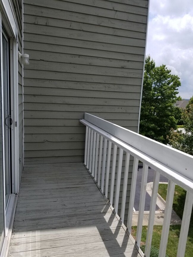 Building Photo - Spacious 4bd/2ba Apartment at Hunters Ridge Condominium