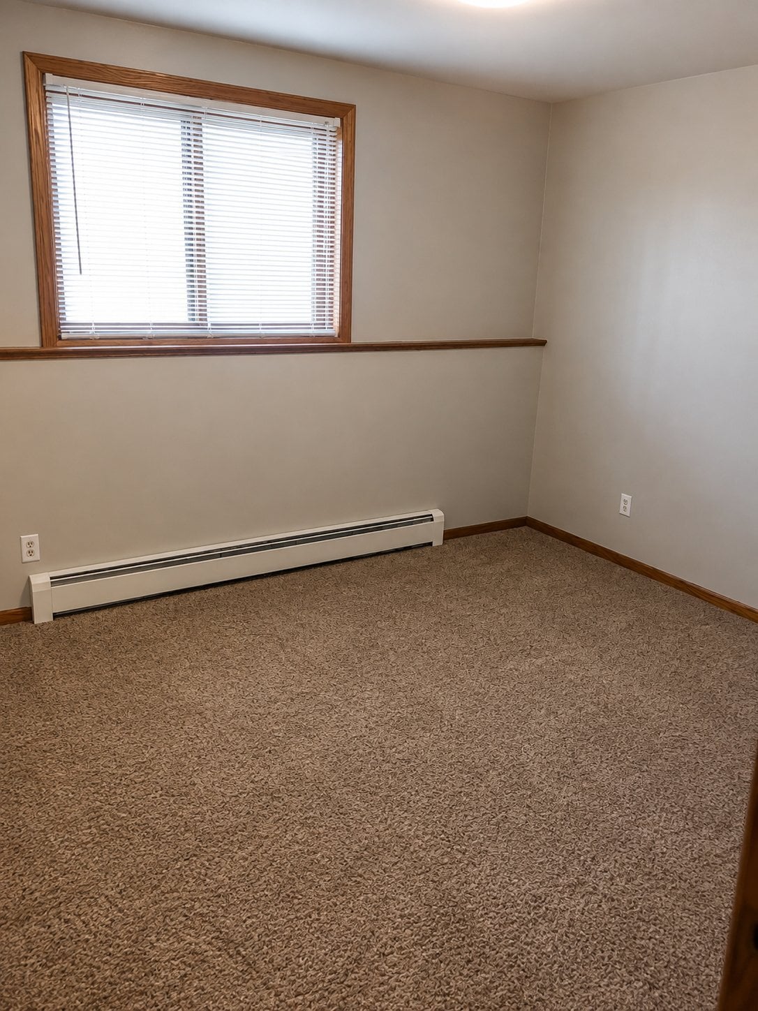 Building Photo - 3320 Rosewood Dr