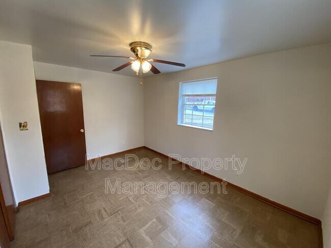 Building Photo - 423 Hill St