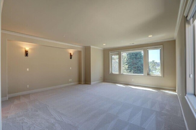 Building Photo - Stunning Mediterranean Oasis Minutes from Downtown Bellevue w/Lake Views!