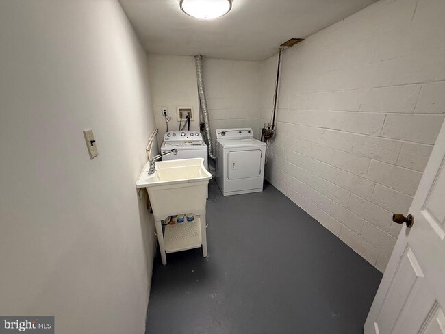 Building Photo - 12457 Andover Ct