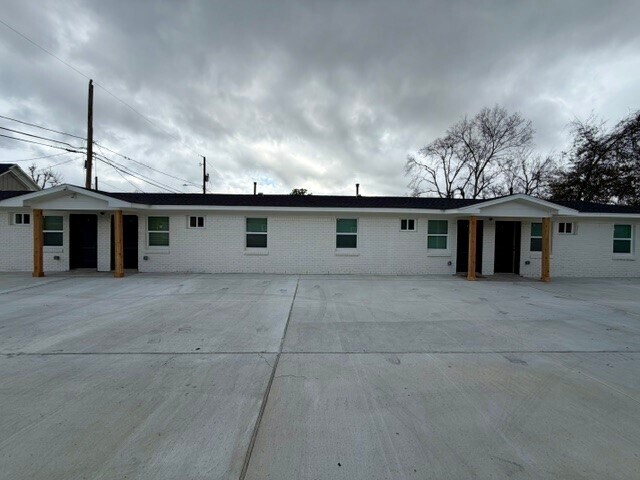 Building Photo - 206 E 33rd St