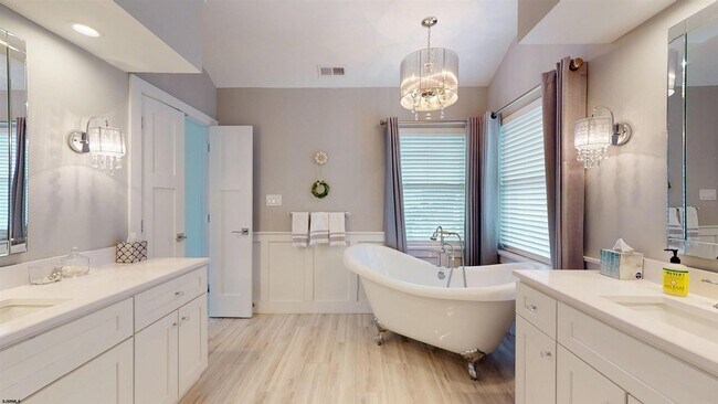 Building Photo - 404 21st St S