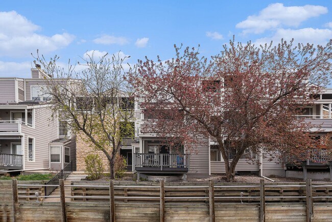 Building Photo - Lake Views in the City! **Move-In Special**
