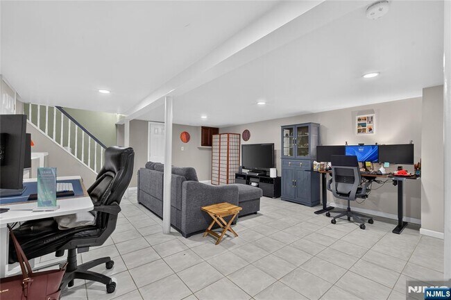 Building Photo - 8 Coyles Ct