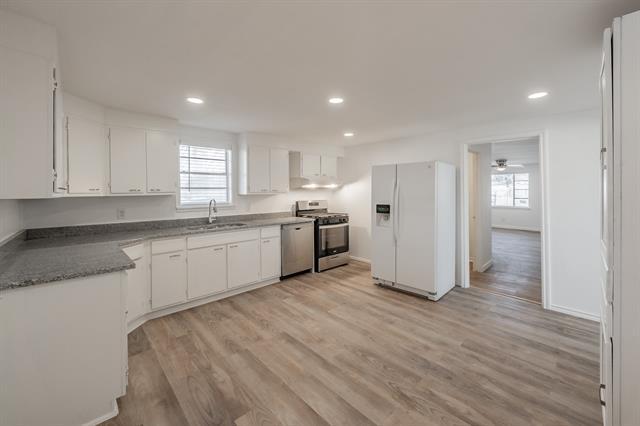 Building Photo - 227 S Justin Ave