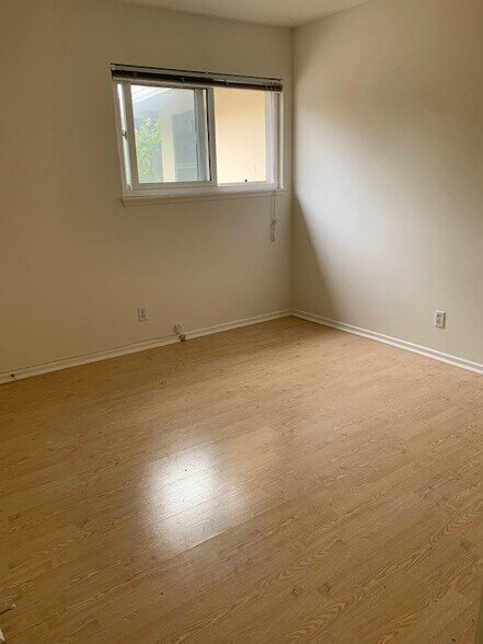 Building Photo - 270 Savona Ave
