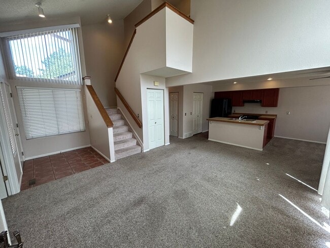 Building Photo - 2 Bed/ 1.5 Bath Home