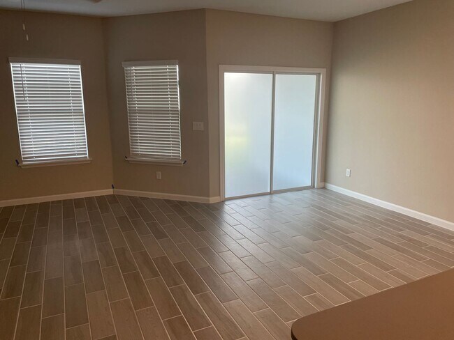 Building Photo - 27 Yeti Ct