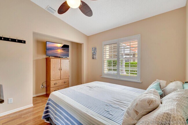 Building Photo - 6129 Heliconia Rd