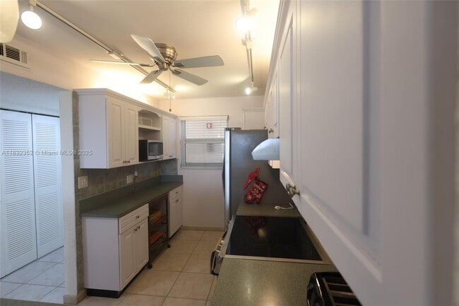 Building Photo - 1391 S Ocean Blvd