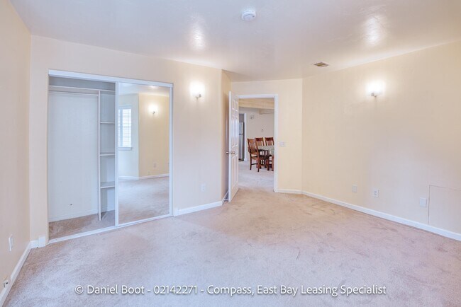 Building Photo - 2141 Ward St