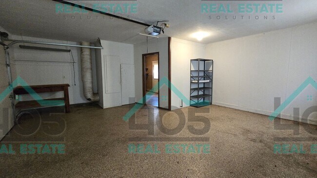 Building Photo - 3 Bed 2 Bath with ALL the Amenities!