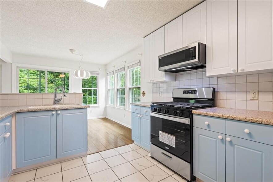 Building Photo - 5962 Rosie Ln SE