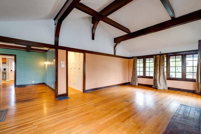 Building Photo - 126 Mahrt Ave