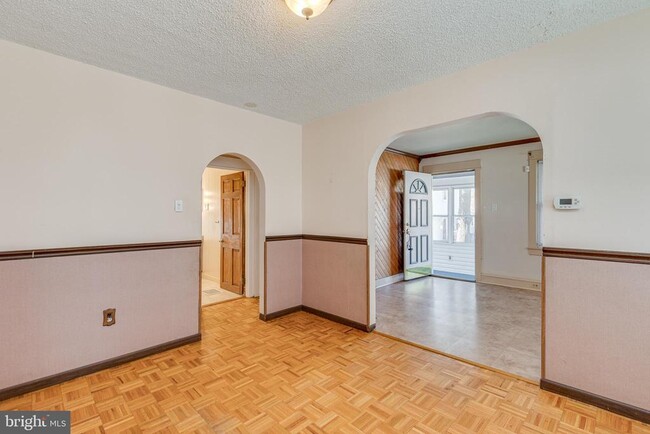 Building Photo - 427 Buttonwood St