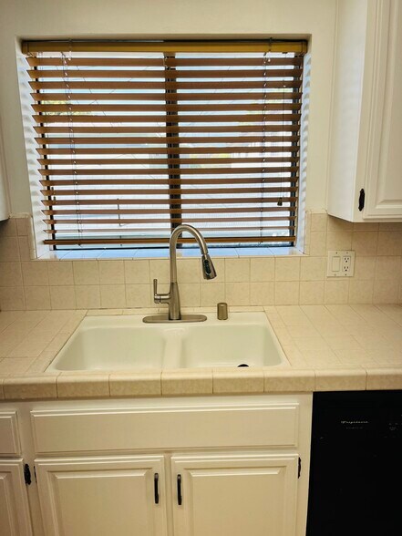 Building Photo - 12731 Pacific Ave