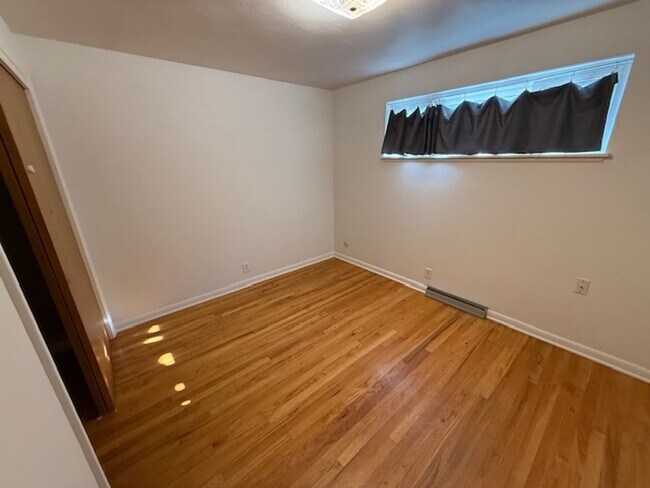 Building Photo - Close to CSU 4 Bed!