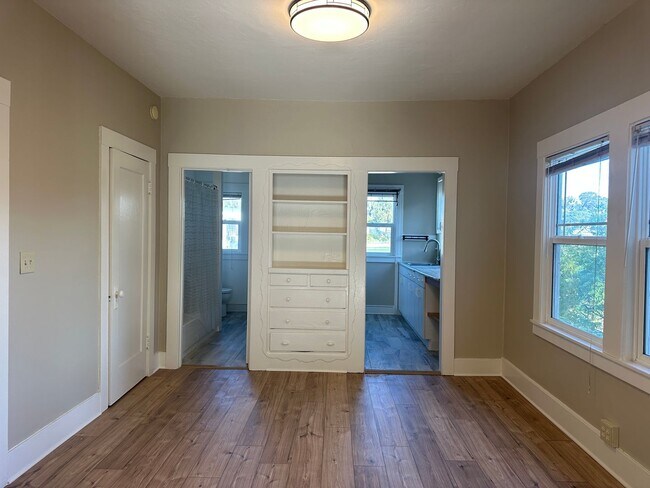 Building Photo - 1019 E 33rd St