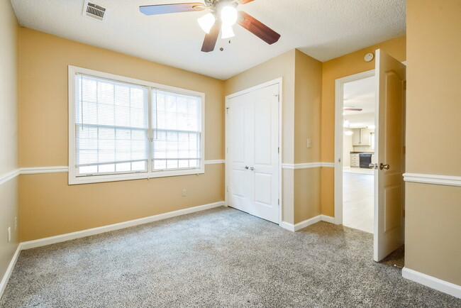 Building Photo - 3330 Salem Cove Dr