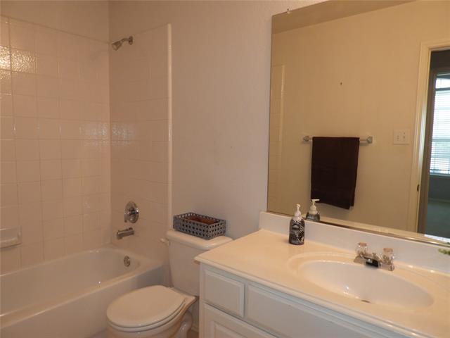 Building Photo - 3104 Cedardale Dr